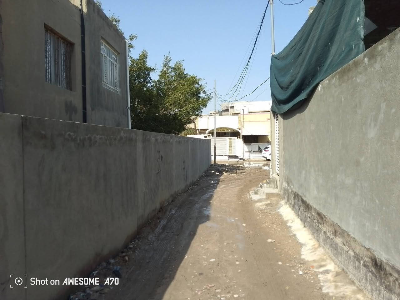 السلام عليكم دار للبيع المساحه طابو زراعي سند 25 تحويل مباشر باسم المشتري متوفره كل الخدمات الكليه 50 متر بيت حلو مرتب تسليم مفاتيح الموقع بكرلي الثانيه قرب قهوه ابو توحه السعر 30 وبي مجال الاستفسار مراجعه مكتب عقارات الحسام اتصل على رقم الهاتف ***********+*********** اخوكم ابو مومل
