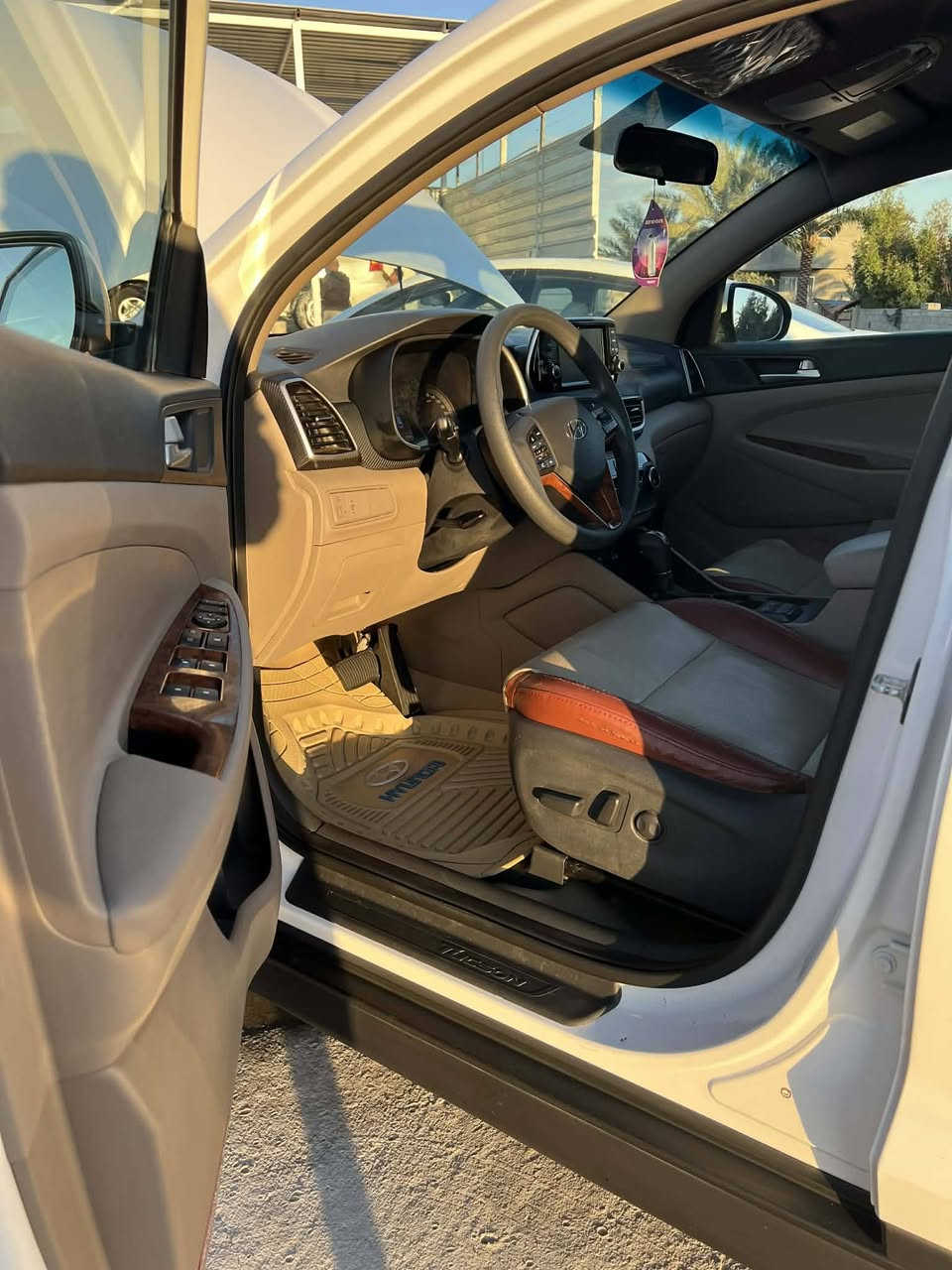 السلام عليكم للبيع هونداي توسان 2019 خليجي مكفوله كفاله عامه مكينه 2000 مامفتوحه تبريد ثلج حساس امامي وخلفي شاشه كامره مري شفط بصمه كشن كهرباء جلد لونين ماشيه 59 الف رقم بابل باسمنه تخم تاير جديد السعر ب208 وبيها مجال للاستفسار الاتصال على الرقم *********** مكان السياره بابل حله
