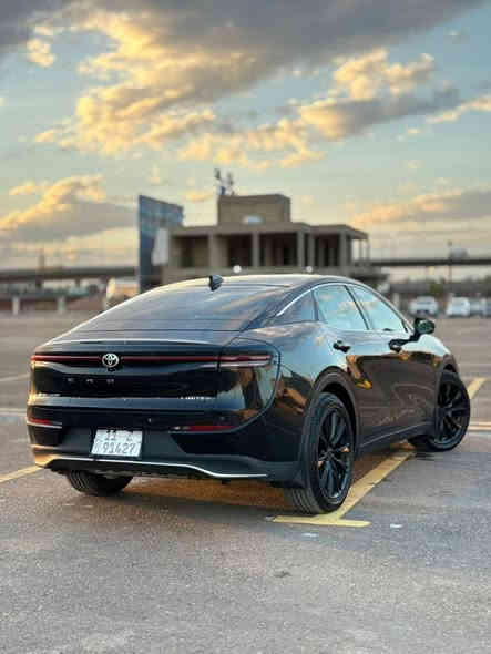 كروان ٢٠٢٤ لميتد - امريكي كلين تايتل - بدون حادث بدون صبغ ، ماشية ٤٥ الف كيلو 
 
 • نظام دفع: هجين (Hybrid) مع AWD (نظام هجين 2.5L؛ الفئة الأعلى Platinum تقدم Hybrid MAX بقوة أعلى). ￼
 • القوة التقريبية (Limited HEV): ~236 حصان منظومة مجمعة (تبع المراجعات والبيانات الرسمية للـ Limited). ￼
 • اقتصاد الوقود: يصل حتى ~41 MPG مجمعة حسب تقديرات EPA لبعض نسخ الهجين. ￼
 • مزايا داخلية ونظام ترفيهي: مقاعد جلدية مدفأة/مهوّاة، مقود مدفأ، شاشة تحميل معلومات/ترفيه 12.3”، نظام صوت JBL 11-سماعة مع ساب ووفر، فتحة سقف بانورامية. ￼

السعر 31000$
الرقم ***********
