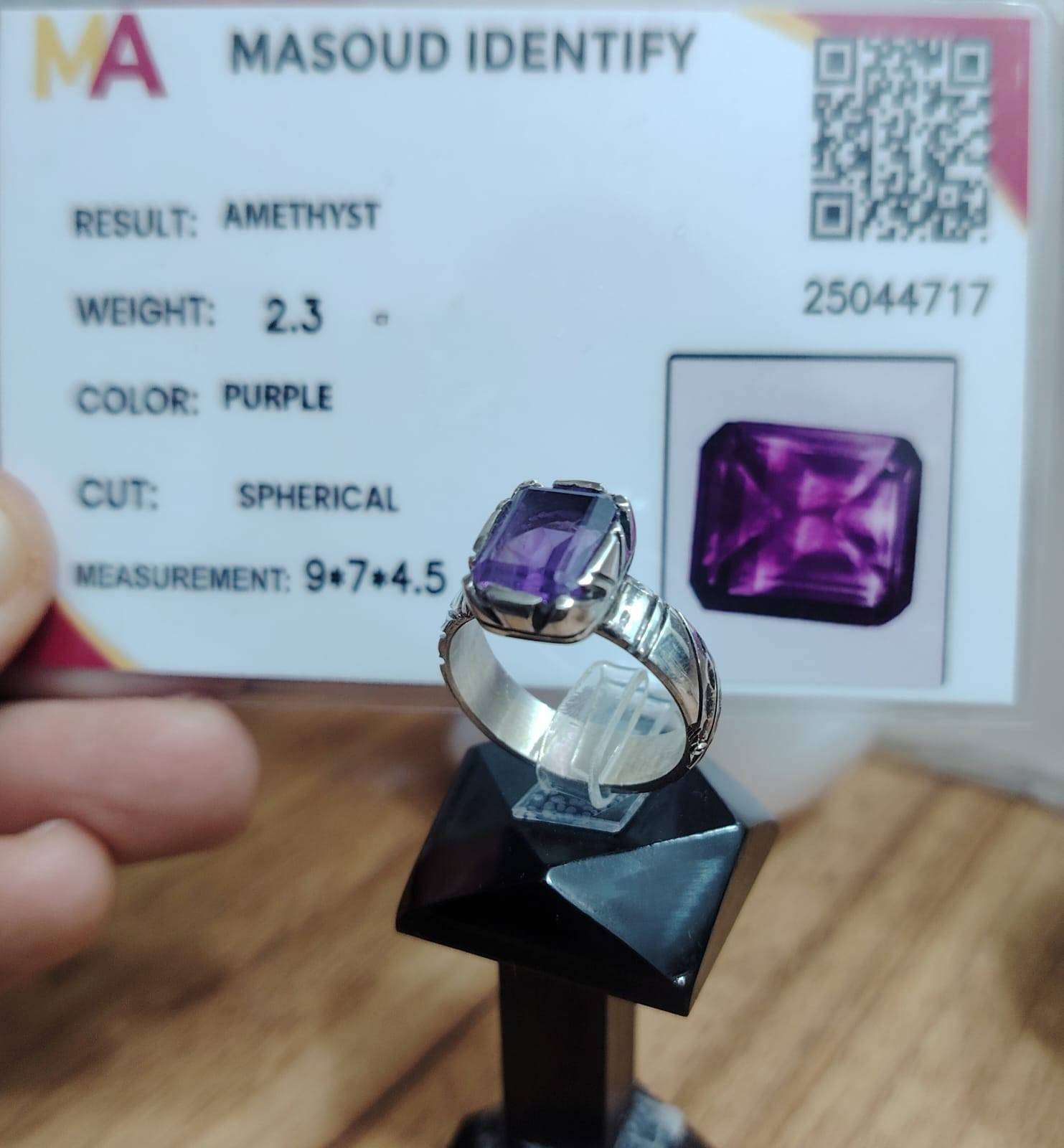 خاتم من الجمشت الافريقي الطبيعي
صياغة يدوية ثقيلة فضة عيار ٩٢٥
يوجد توصيل الى جميع المحافظات
التواصل ع الخاص او ع الواتساب ***********
