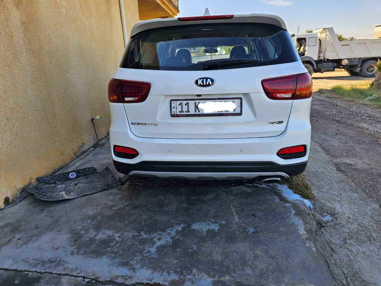 سورينتو  ٢٠١٩  سعر ه ٢٥٠$ مكفوله عدا براغي صندوك مفتوحه رقم الهاتف ***********
