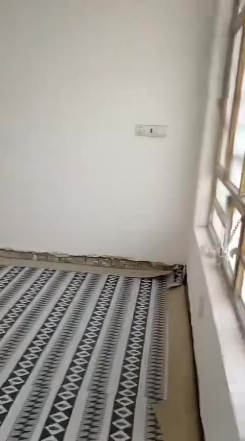 للبيع بيت 73 متر الواجهه 4 والنزال 18متر طابقين زنجيل على فرعين بالخطيب الزراعي قريب مكتب حميد العويني وصاير نهاية شارع مشمشة وقريب شارع خولة يحتوي على استقبال ومطبخ وحولي وغرفة نوم وصحيات وفوك غرفتين نوم وصحيات نقص بي بس الارضية الفوك السعر خاص الاستفسار *********** واتساب
