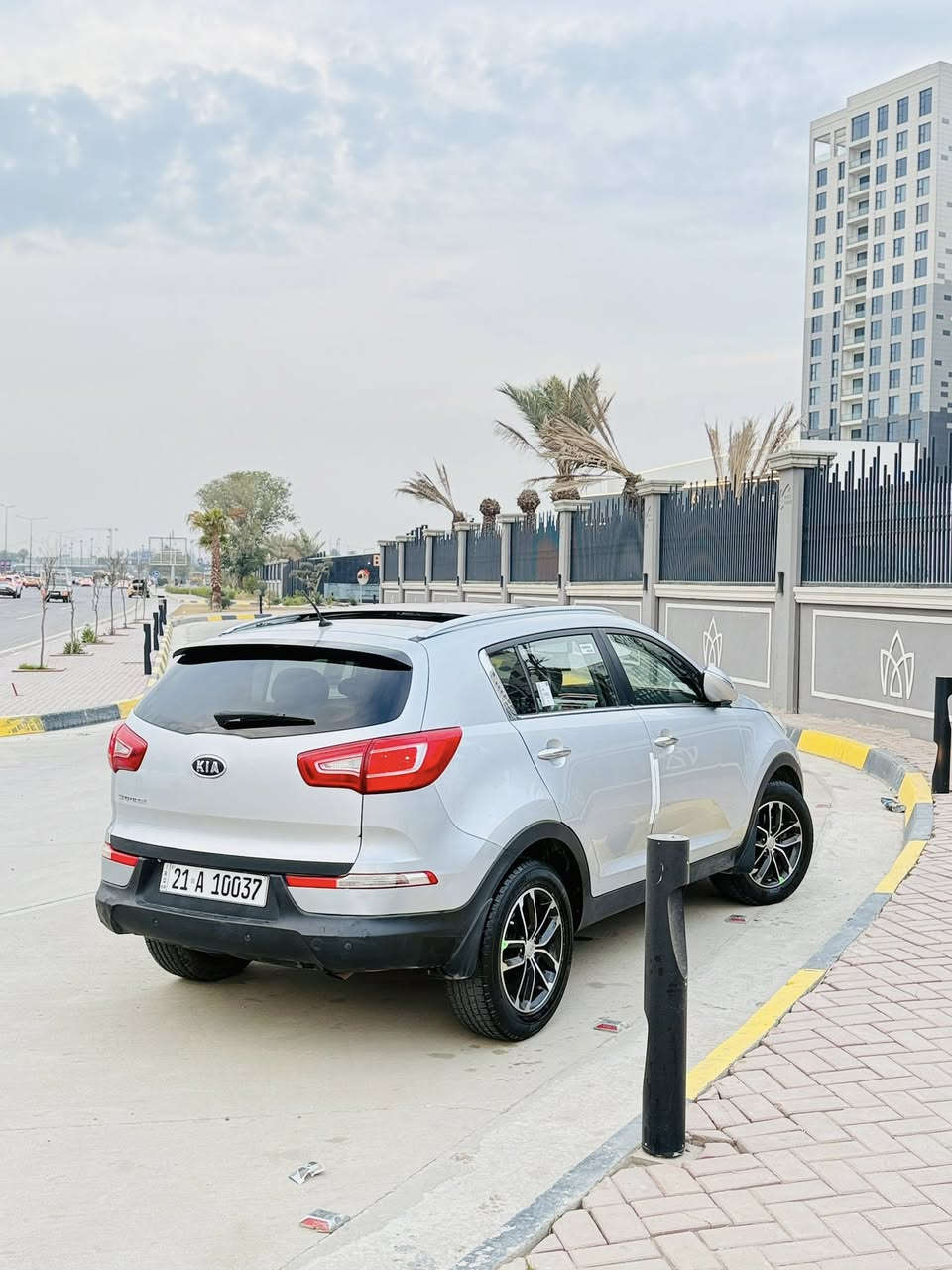 سبورتج 2011 خليجي دوش للبيع فول مواصفات  بدون صبغ بدون حادث
كير ومكينه برغي مامفتوح، 
((محرك 2400 فور ويل))
رقم شمالي، سنويه جديده لحد 2030
ماشيه 160 الف، بانوراما، ويل كروم، جلد، تحكم ستيرن، لدات اماميه وبولجكتر، كامره خلفيه، داخل لونين، سايد بريك بالرجل، تايرات جديده وصدر كامل جديد، السياره جاهزه وأنظف من الصور
السعر 134 وبيه مجال بسيط
جاملغ امامي كلير فقط 
اخوان رجاءاً بالتلفون ماتعامل شوف السياره ونظافتها وكلبهه واقتنع وتدلل
العنوان بغداد الدوره
***********
