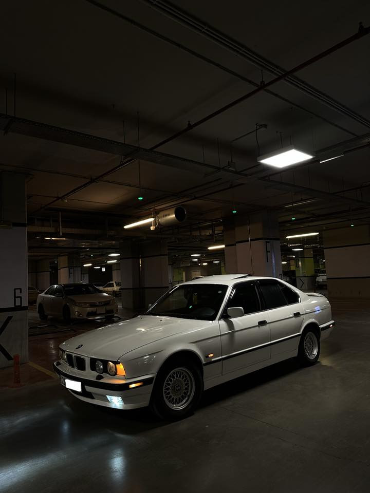 Bmw 525
مۆدێل ١٩٨٨ کامل کراوە بە ١٩٩٥
گێڕعادی
فوول مواسه فات 
چوار جام کارەبا
تەبرید 
سڵاید 
هه موو شتێكى به شه رت(گێڕ و مه كينه و ته بريد و گەرمى و تەقەو ڕەقه تەحويل غرامه بڕاوه)به شەرت 
کامل بۆياخ لەسەر ساغی بۆیاخی کەرکوک) نرخى ٥٥ گەڵاو معامه له يه كى برايانه  
***********
سلێمانی
