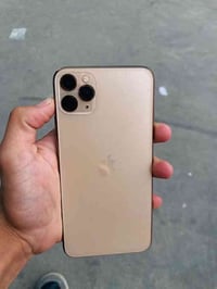 ١١برو ماكس ذاكره ٢٥٦ تك بطاريه ٧٨ وين ميعجبك افحص جلخ مابي سعرو ٤٠٠ وب...