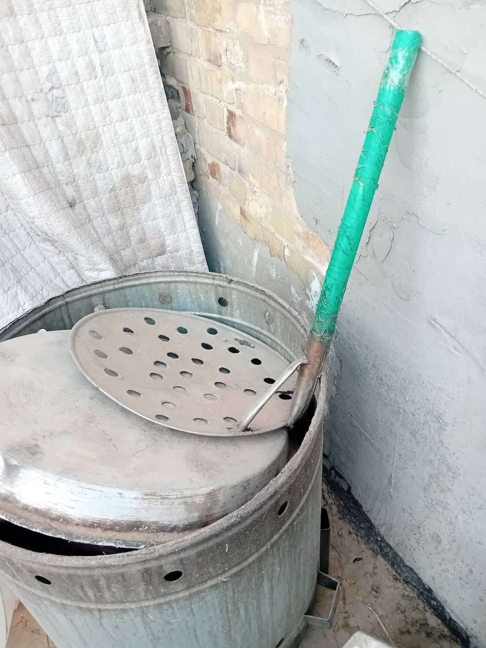 أغراض مستعملة صواني حجم ٦٠ و ٧٠ موبايل ***********
