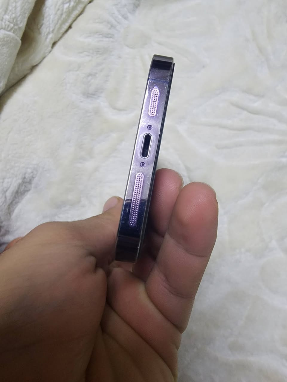 ايفون ١٤برو ماكو للبيع
شرط الحاسبه والنظافة مامفتوح كله بلادي

ذاكره ١٢٨

بطاريه ٨١

السعر ٨٥٠  تواصل

***********
