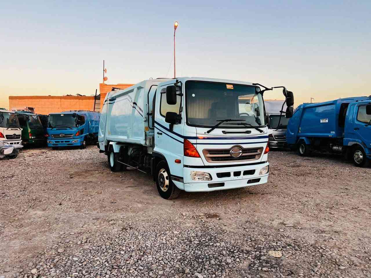 اللهم صل ع محمد وآل محمد 👍🇮🇶🇮🇶
هينو شيطان كابسه نفايات كبسه 10 مكعب 
مكينه 5 سلندر كهرباء دخول جديد 
 معرض النصر / قضاء النصر / ذي قار 
***********
***********
