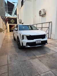 من رخصه الادمن   عندي كيا سورنتو 2025 خليجي للبيع  مواصفات السياره  بي...