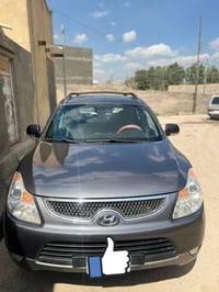 هونداي فيركروز موديل ٢٠١٠ لون فيلي رقم بغداد (بسمي)  بيها قطعتين صبغ ب...