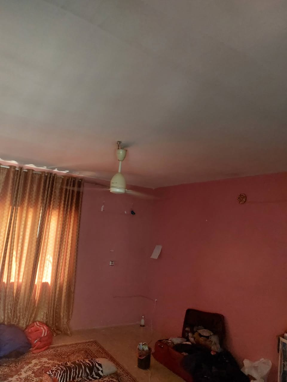 سلام عليكم بيت بل امانه للبيع البيت جديد ونظيف حيلل مساحه ٩٠م واجه ٤ونص نزال ٢٠ لل استفسار اتصل ع رقم ***********
