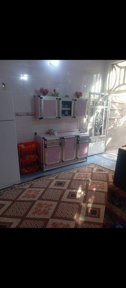 سلام عليكم مكلف بالنشر / 
بيت مساحه 110متر  مكون من طابقين 4 غرف نوم وكلدور ومطبخ واستقبال وصحيات خاجيه وداخليه شرقي وغربي  البناء بلوك صب كونكريت مسلح فوك وجوة  كهربائيات  درجه اولى  بيت متعوب عليه المكان كريطعه فرع ابو ياسر الخباز  تبليط مسافه عن شارع العام يم بيت مكي ابو احمد سند 25 
رقم صاحب الدار  مراسله واتساب او اتصال 
  ‏‪0770 758 7928‬‏ 
السعر  65 وبي مجال بسيط حلة, بابل
