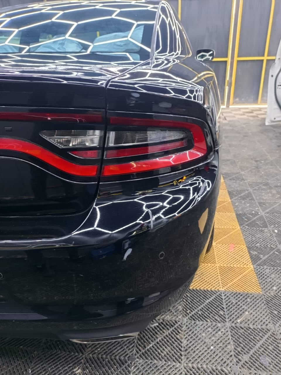 السلام عليكم ورحمة الله 
جارجر موديل 22  اصل 
وارد امريكي 
ماشيه ٣٧ ميل 
سيارة جديده حادثه فقط جاملغ امامي ايمن 
صور الحادث منشورة بالصور 
حادث كلش خفيف الجاملغ نفسه راجع bdr 
مستوردها ع ايدي
رقم بغداد 

‼️السعر علق بتم يجيك السعر بالخاص ‼️

📍مكان السياره بغداد 

📞رقم صاحب السياره ***********
