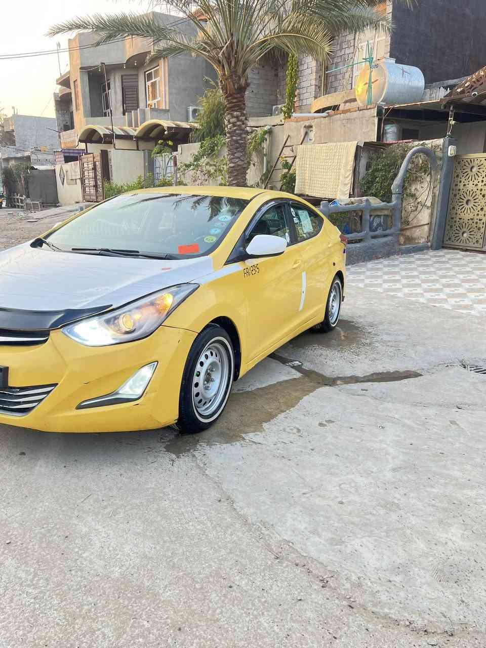 سلام عليكم عندي النترا ٢٠١٤ وارد امريكي رقم ديالي شرط تحويل غرمات وهيه مصفره  حادث امريكا باب وجملغ ليمنه محرك كير صدر تخم تاير مكفولات داخلهه مدوشم كله سياره احله من صور مال جناي اخوتي بدون كسران مكان السيارة ديالي رقم ***********السعر ٩٧ وبيهه مجال
