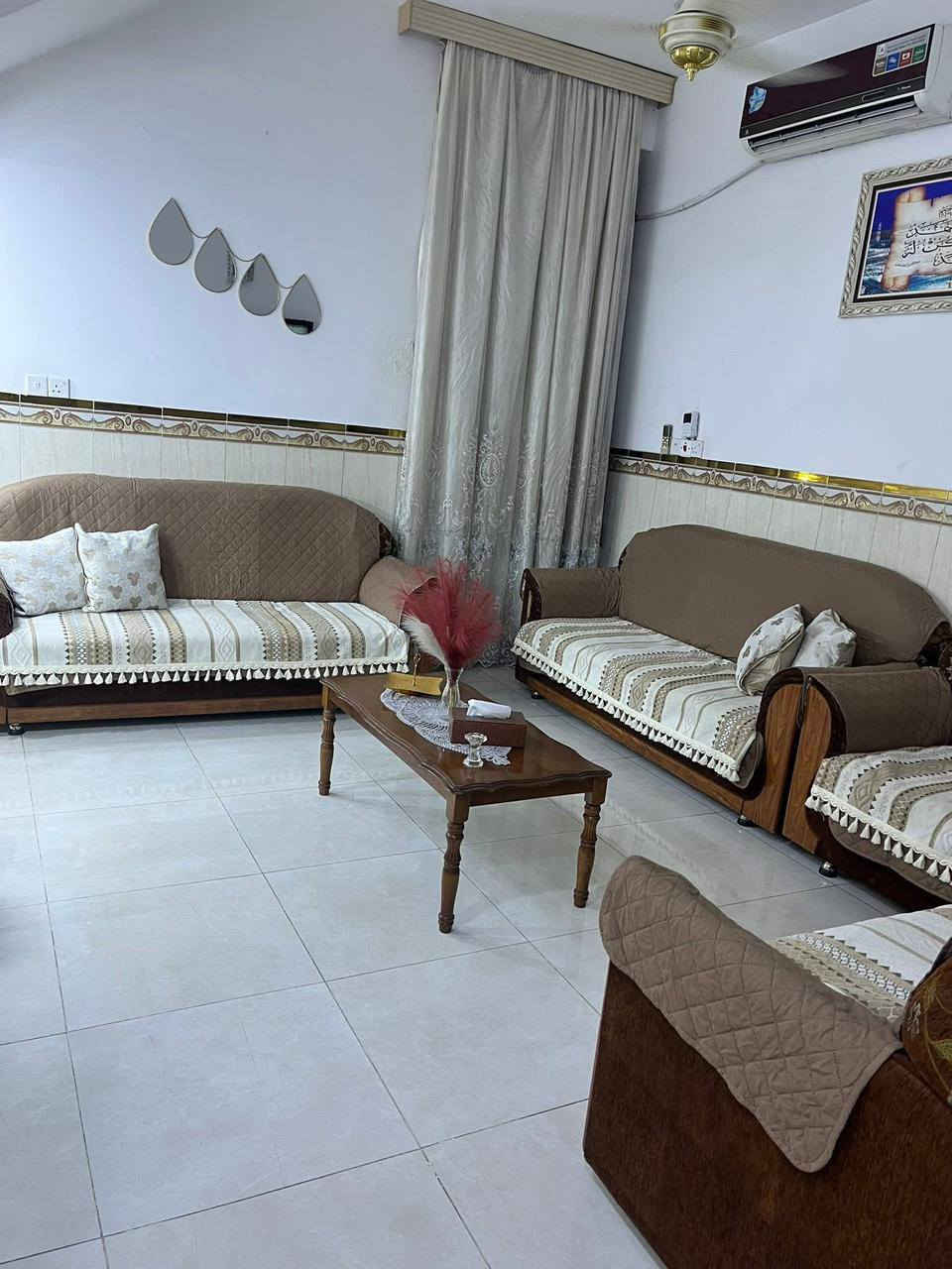 🏡 إعلان بيع بيت سكني
السلام عليكم ورحمة الله وبركاته

🔹 الموقع: حي التجار (الاجتثاث)
🔹 نوع الملكية: طابو صرف
🔹 المساحة: 100 م²
🔹 الواجهة: 5 متر
🔹 النزال: 20 متر
🔹 عرض الفرع: 8 متر
🔹 سنة البناء: 2017

🏠 تفاصيل الدار:

الطابق الأرضي:
• استقبال
• صالة
• مطبخ حار
• مطبخ بارد
• حمام وتواليت مشترك

الطابق الأول:
• صالة
• غرفتا نوم
• حمام وتواليت مشترك

الطابق الثاني:
• غرفة نوم
• صالة
• حمام وتواليت مشترك

💰 السعر: ,320 دينار قابل للتفاوض

📞 للاستفسار والاتصال:
***********
