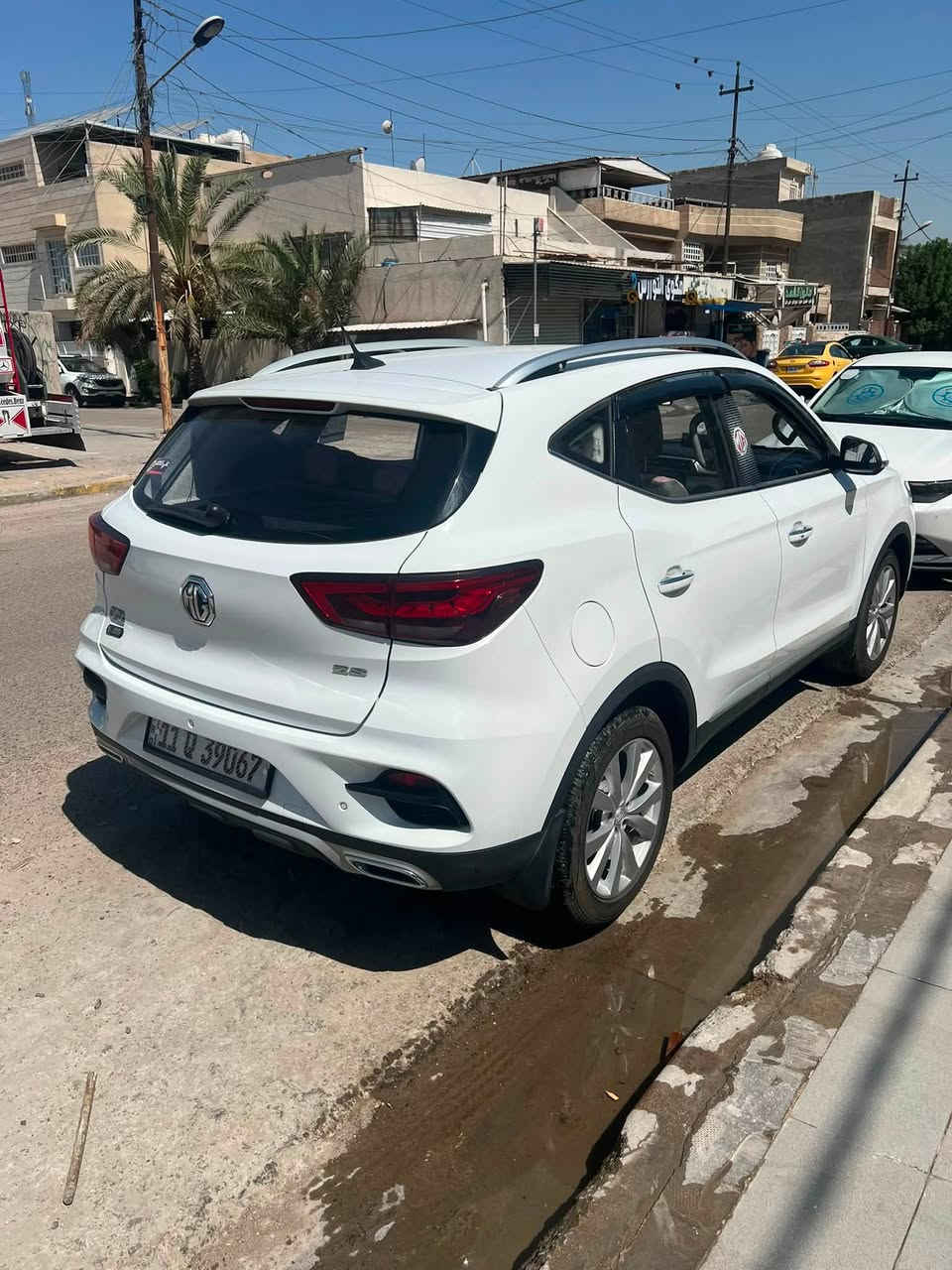 سلام عليكم 🚗 للبيع MG ZS موديل 2024 - بحالة الوكالة 🚗
🔹 الموديل: 2024 جديده مناقصه اي شي 

🔹 الممشى: 8000 كم فقط

🔹 اللون: أبيض

🔹 ناقل الحركة: أوتوماتيك 

🔹 عدد المقاعد: 5

🔹 المقاعد: قماش

🔹 اللوحة: بغداد خصوصي

✅ تحويل ثاني يوم 

✅ مشتراة من الوكالة (زيرو).

✅ كلين بالكامل، بدون أي صبغ أو حادث.

✅ جميع الصيانات الدورية منتظمة.

المواصفات: ✔ شاشة أندرويد تدعم كار بلي 

✔ كاميرا خلفية 

حساسات

اشاير بل مري

تبريد قطعتين 

بصمه

فور ويل وسبورت واقتصادي

نضام تزحلق

نضام توقف

هندر بريك كهرباء 

نضام ترحيب

مكفوله من كولشي 

✔ مصابيح أمامية LED

📍 الموقع: بغداد اليرموك أو نفق شرطه 

رقم الهاتف *********** 

🔥 السعر:  130 ورقه وبيه مجال بسيط 

💯
