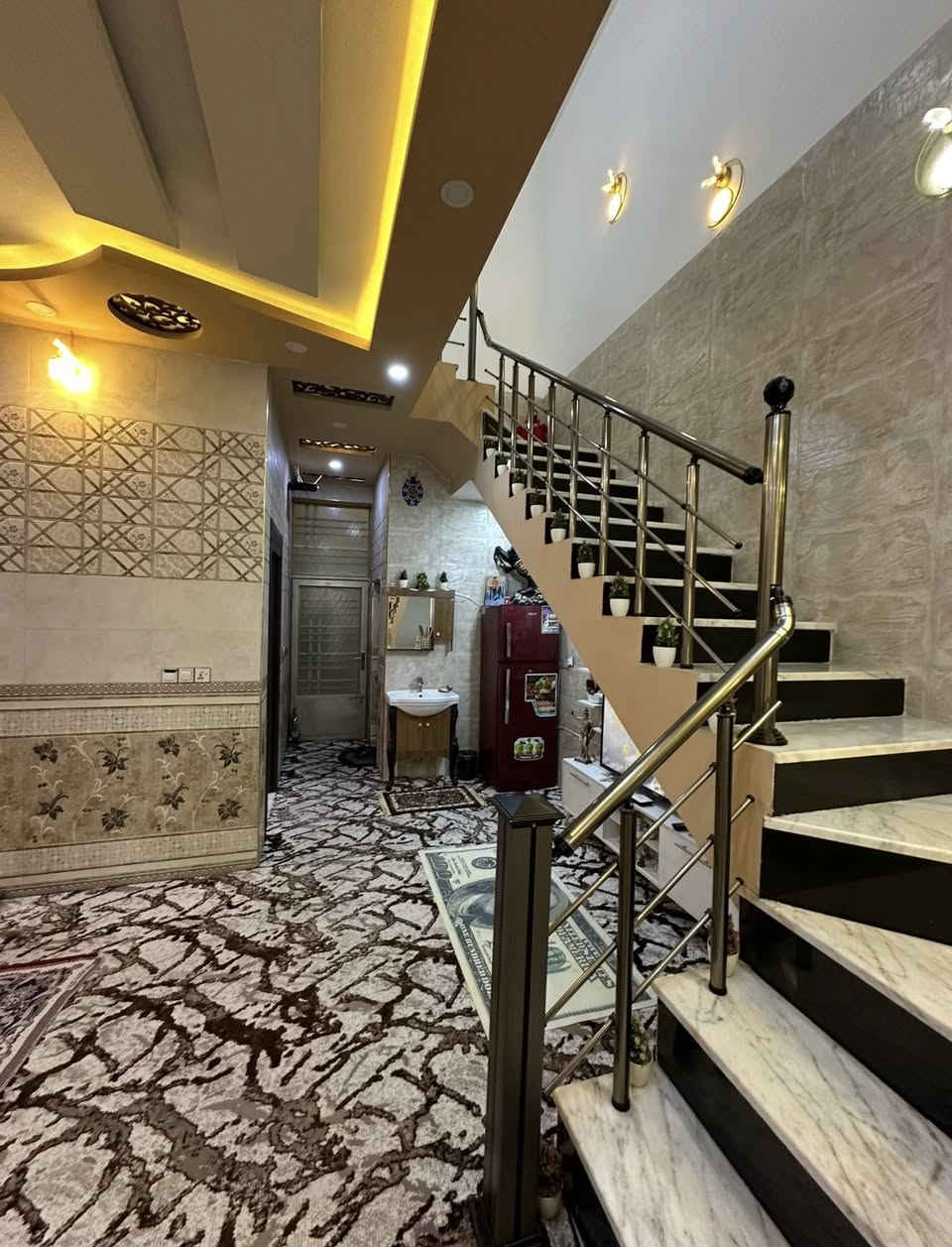 يالله اللهم صل على محمد وال محمد
***********
دار للبيع 100 متر طابقين بناء طابوك جمهوري 
يتكون من أربع غرف نوم واستقبال وصالة ومطبخ وصحيات العنوان مقابيل مستشفى الكفيل خلف منتجع احمد الشبلاوي 
50 متر عن سايدين مستشفى الكفيل 
طابو زراعي سند 25 إقرار محكمة
خدمات مي مجاري تبليط كهرباء امداور نفس اليوم 
يصلح سكن أو حسينية للزوار
