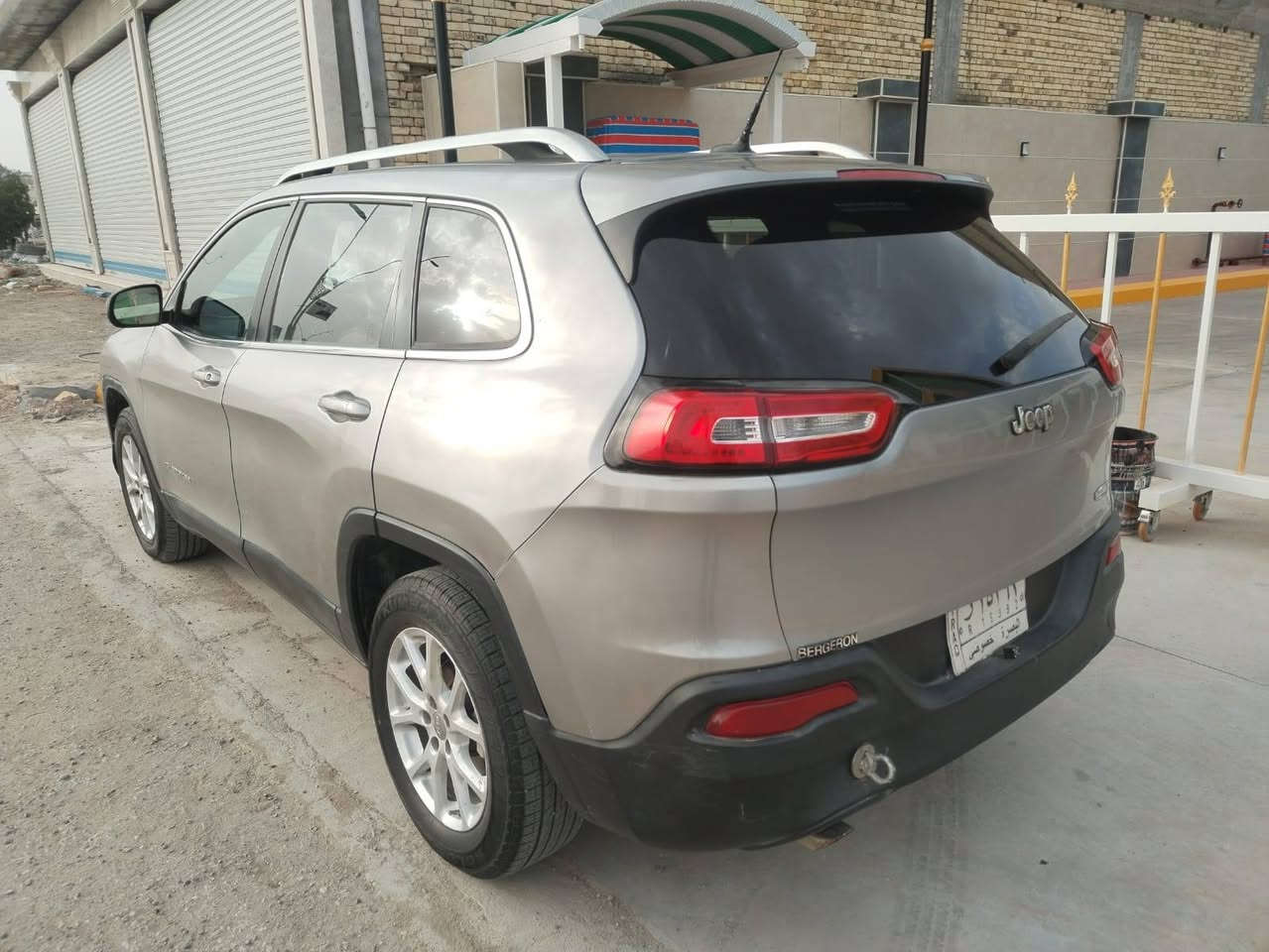 السلام عليكم جيب شيروكي بزون موديل 14 مكينه وكير شرط مشروطات تخم تاير تبريد منضومه جديده كلها بس تشحن غاز شرط تشحن يمي رقم بصره مشروع وطني بيه جاملغ وخشم البنيد مصبوغه حزام أثر شخوط وجراد بدون اي دواخل السعر 96 وبيه مجال مراوس بأمريكي حسب القناعه عنواني ذي قار المركز ***********
