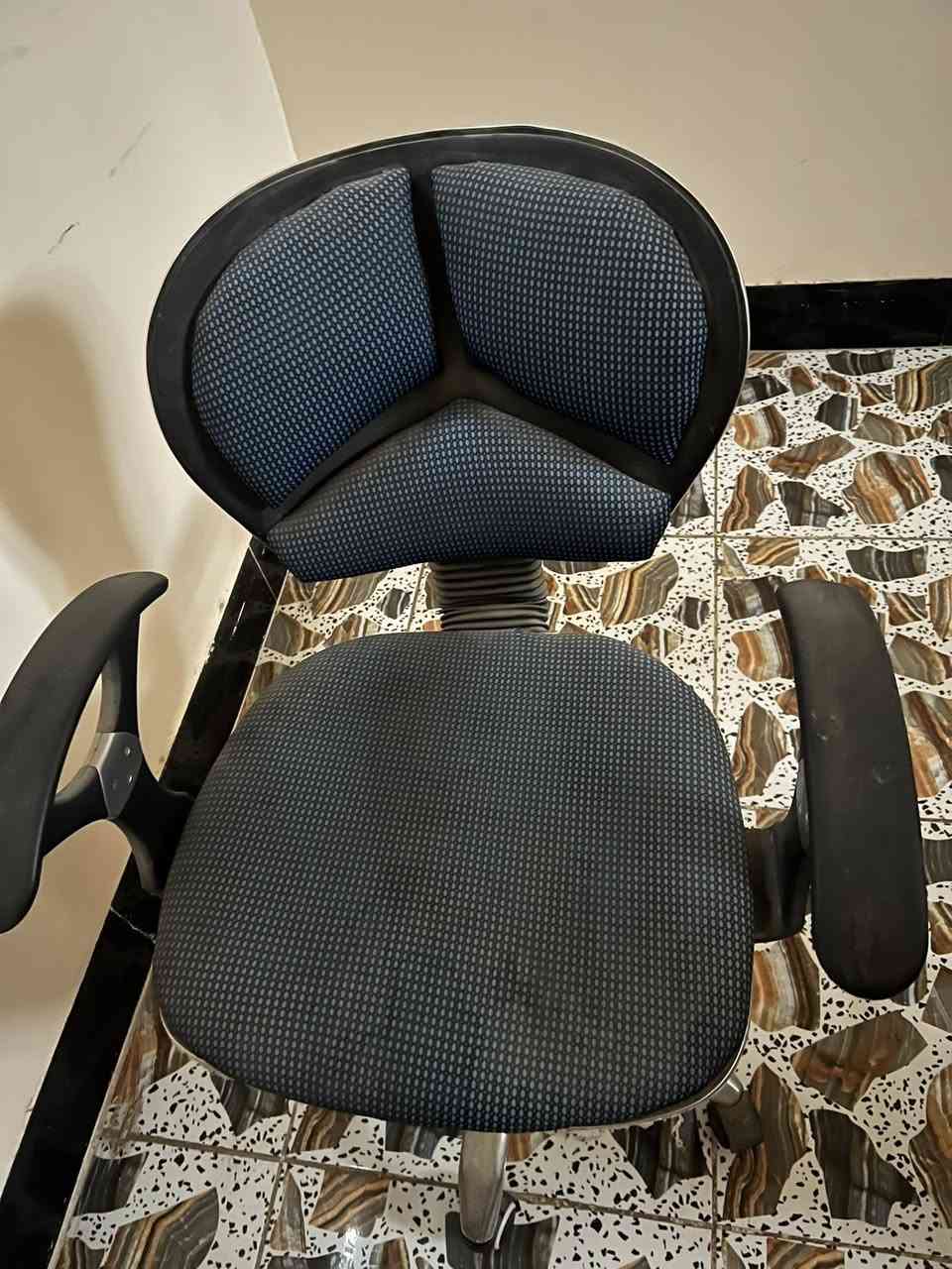 السلام عليكم 
للبيع كوسي متحرك 
+ دويل للبيع شغال كلشي مابي
مكاني المضيج


**إذا كنت صاحب هذا الإعلان وتريد حذفه لأي سبب، رجاءا أرسل رسالة إلى الدعم الفني**