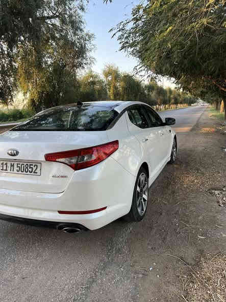 السلام عليكم 
اوبتما 2013 وارد امريكي فول مواصفات 
مكينه 2400 GDI بدون اي تنقيص 
بانوراما
بصمة تشغيل 
كراسي كهرباء + خزن 3 وضعيات
تدفئة وتبريد كشنات اماميه + تدفئة كشنات خلفيه 
داخل جلد اسود 
سستم صوت infinity 
اشاير بالمري 
كاميرا خلفيه +شاشة لمس بلاديه 
تبريد مناخين منفصل 
فتحات تبريد خلفيه 
بك لايت لد 
السياره عليها ادامه كامله 
رقم بغداد بأسمي تحويل مباشر 
ضرر السياره جاملغ وبنيد وبيها بارد بصفحة الراكب
السعر 116 وبي مجال 
للاستفسار 
***********
