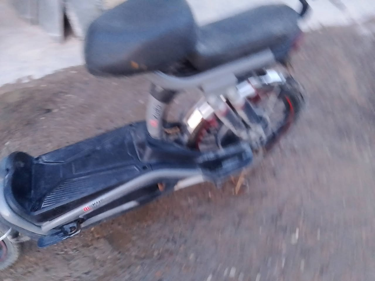 السلام عليكم دراجه شحن للبيع عاطله العنوان بغداد الدوره رقم ***********
