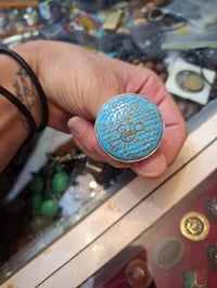 وبركاته عندي هذا المحبس قديم جداا مخطوط طلسم الإمام علي وايه قرانيه مع...