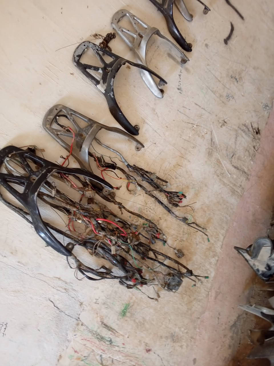 اغراض تفصيخ دراجه اكزز بسعار مناسبة جدا اتصل برقم ***********او مراسلة الصفحه مكاني بابل
