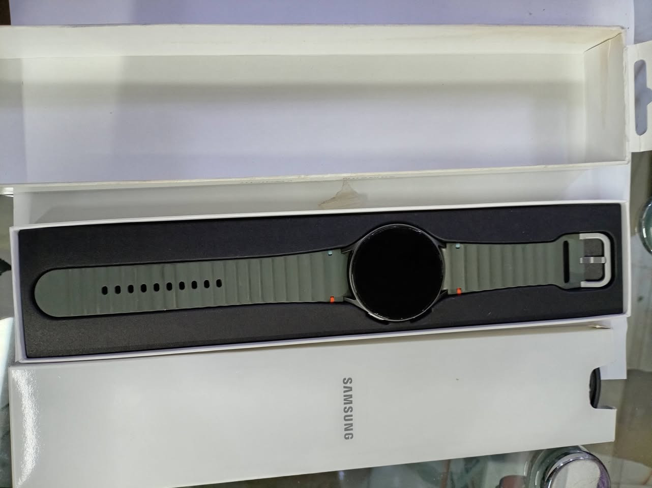 ساعة سامسونج إصدار 7 حجم 44m مستخدم قليل جديده لوك مكان بيجي***********
