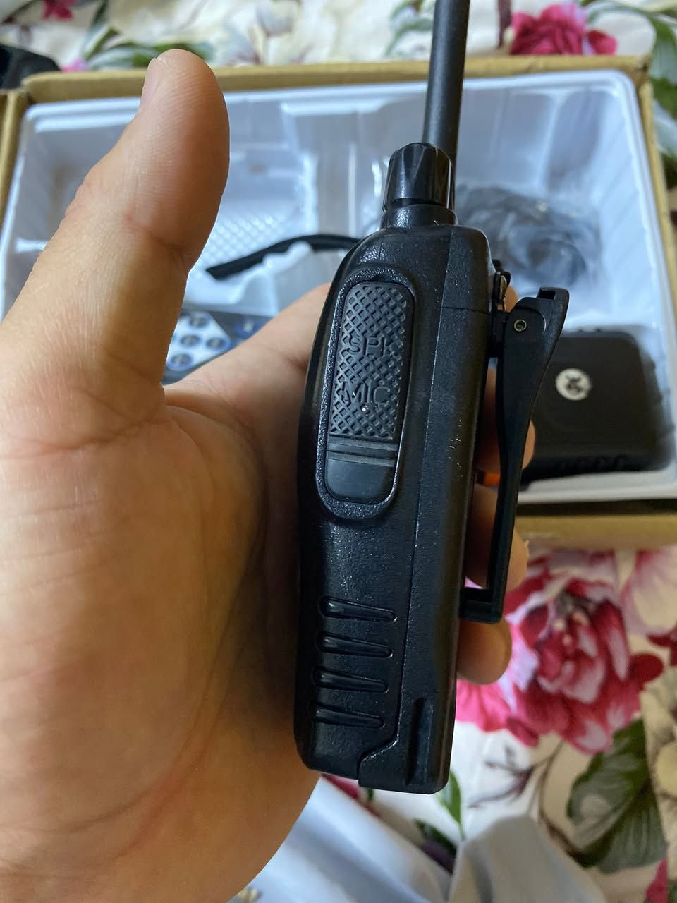 هذا الجهاز هو جهاز اتصال لاسلكي من طراز Baofeng BF-888S.تحتوي العلبة عادةً على جهازي لاسلكي مع كامل ملحقاتهما مثل البطاريات والشواحن.يعمل الجهاز بنطاق تردد UHF ويتميز بـ 16 قناة.تصل سعة البطارية إلى 1500 مللي أمبير، مما يوفر وقت تشغيل طويل. سعر هاص❤️


**إذا كنت صاحب هذا الإعلان وتريد حذفه لأي سبب، رجاءا أرسل رسالة إلى الدعم الفني**