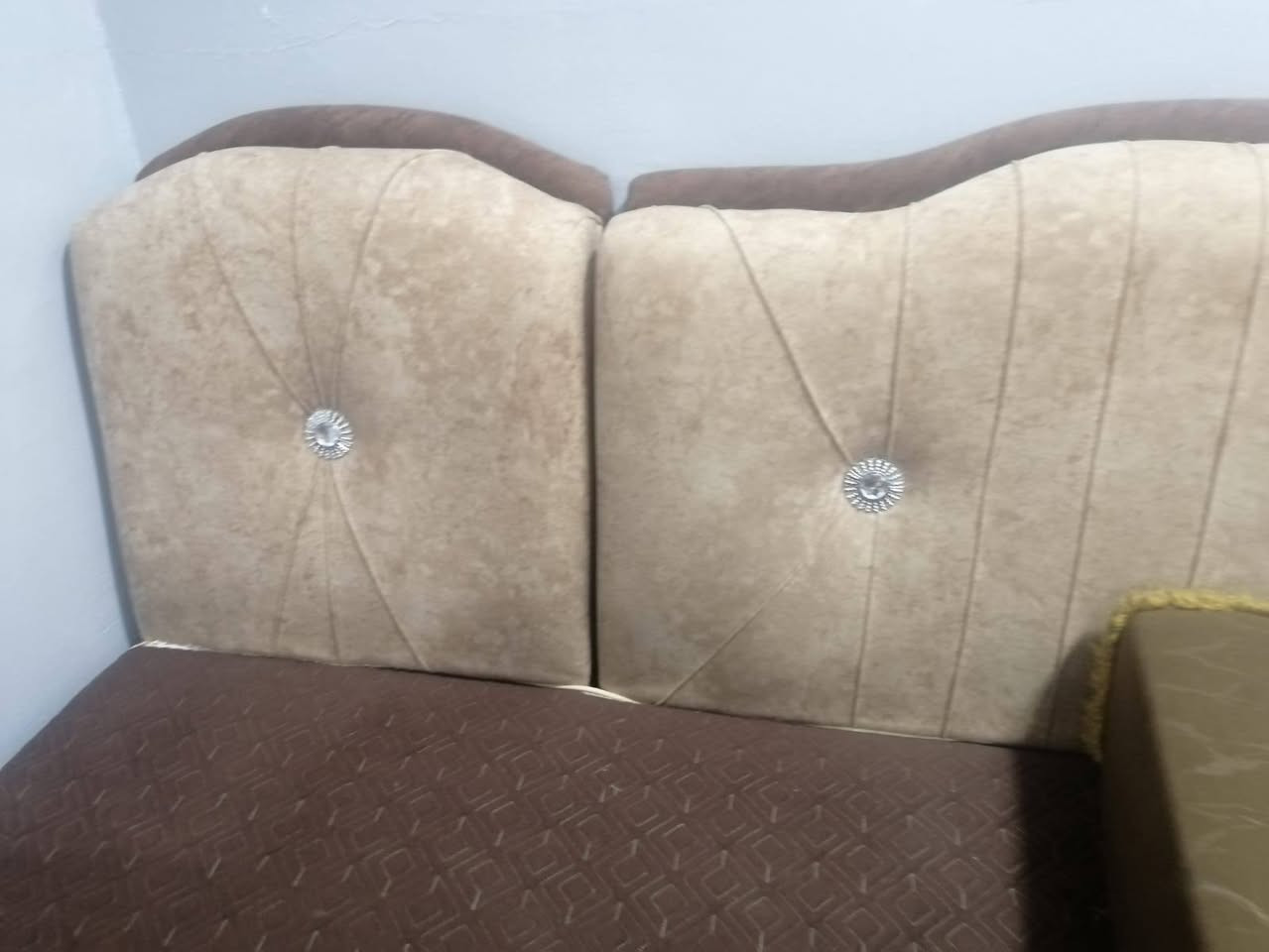 السلام عليكم اخوان هاذا الديوان للبيع 300وبيها مجال موصل الايمن حي نابلس الطول ضلع ونص عدد ست قطع ***********
