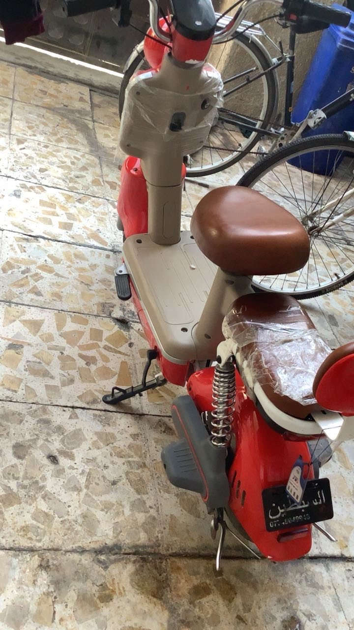 سلام عليكم دراجه للبيع شحن مكان الدوره المعلمين قرب السقيفه 
الدراجه بعدها زيرو 
الدراجه بطاريات أربعه ليثيوم ضد المآي 
أربع سرع 
سرعه 60حقيقي 
تمشي 35كيلو وأكثر 
السعر 285وبيها مجال بسيط 
الرقم الهاتف 👇🏻
***********
