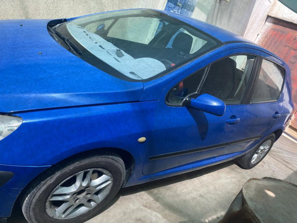 السلام عليكم 
بيجو فرنسي 307___2004 رقم بصره مشروع وطني
سياره مصبوغه حزام سياره كلهه ع البلاد كلشي شغال 
كير مكينه مكفولا مكاني بصره زبير السعر 44 
رقم الهاتف ***********
