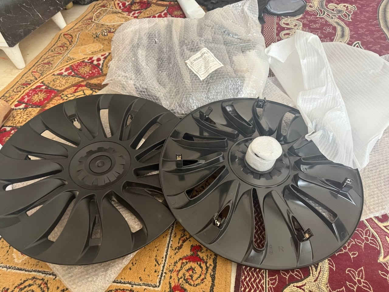 سلام عليكم 
كبات تيسلا الاصليات حلزوني ماركه PC 
للبيع ديوانيه ***********

سعر50$
