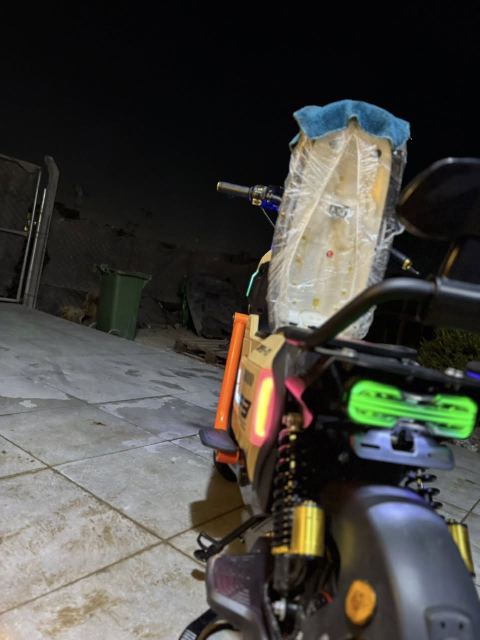 موصفاته
تشغيل كارت وبصمه وسويج
لايت لد وبومه زوج عالي ناصي
اشاره/يمنه /يسره/و دبل رماش
بريك دسك/امامي خلفي
بطاريات خمسه
سماعه بلوتوث
شاشه كبيره
مكان تخزين
بك رجوع له الخلف

الاستفسار اتصال/‭٠٧٧١  ٢٧١ ٤٢٦٦
سعر650
