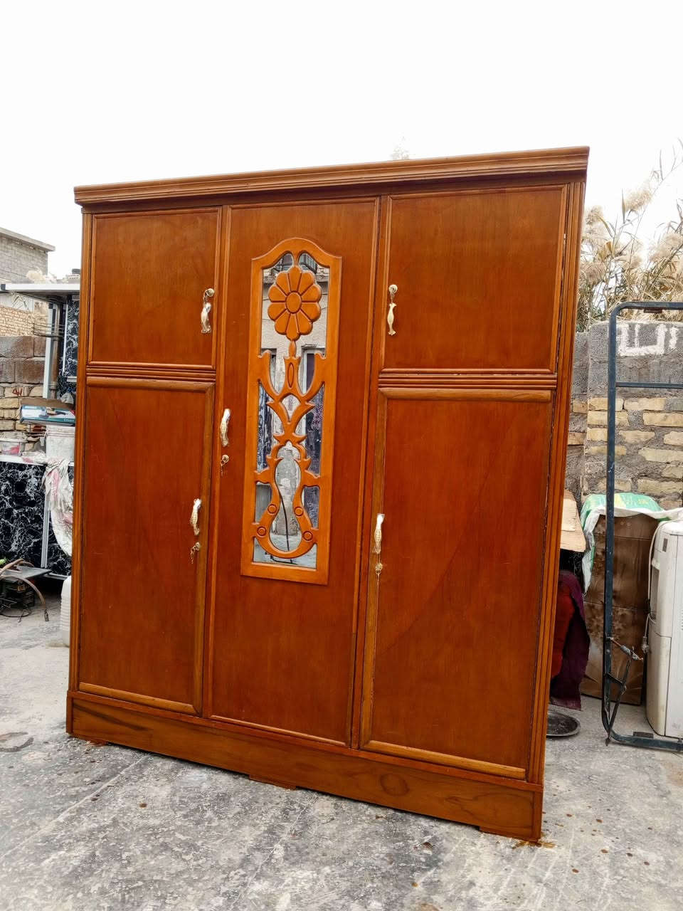 كنتور صاج 3 ابواب ملحق مرتب ونضيف 
سعره 180 نهايته 
 الشراي يجي خاص او يتصل *********** بغداد, العراق
