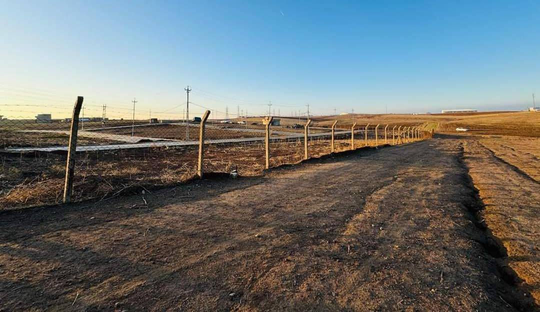 ارض للبيع في حي القوسيات
خلف كليه علوم الحياة خلف محطّة العوف. 

المساحه.    250.   م

سند زراعي نموذج 25حق التصرف سند ابيض 

خدمات ماء كهرباء التبليط 200متر عن شارع ادهوك الرئيسي

اتجاه شروق تام.  

شارع.   10.   م

سعر المتر.   65. بي مجال 

الاستفسار بل الارقام 

***********
***********
