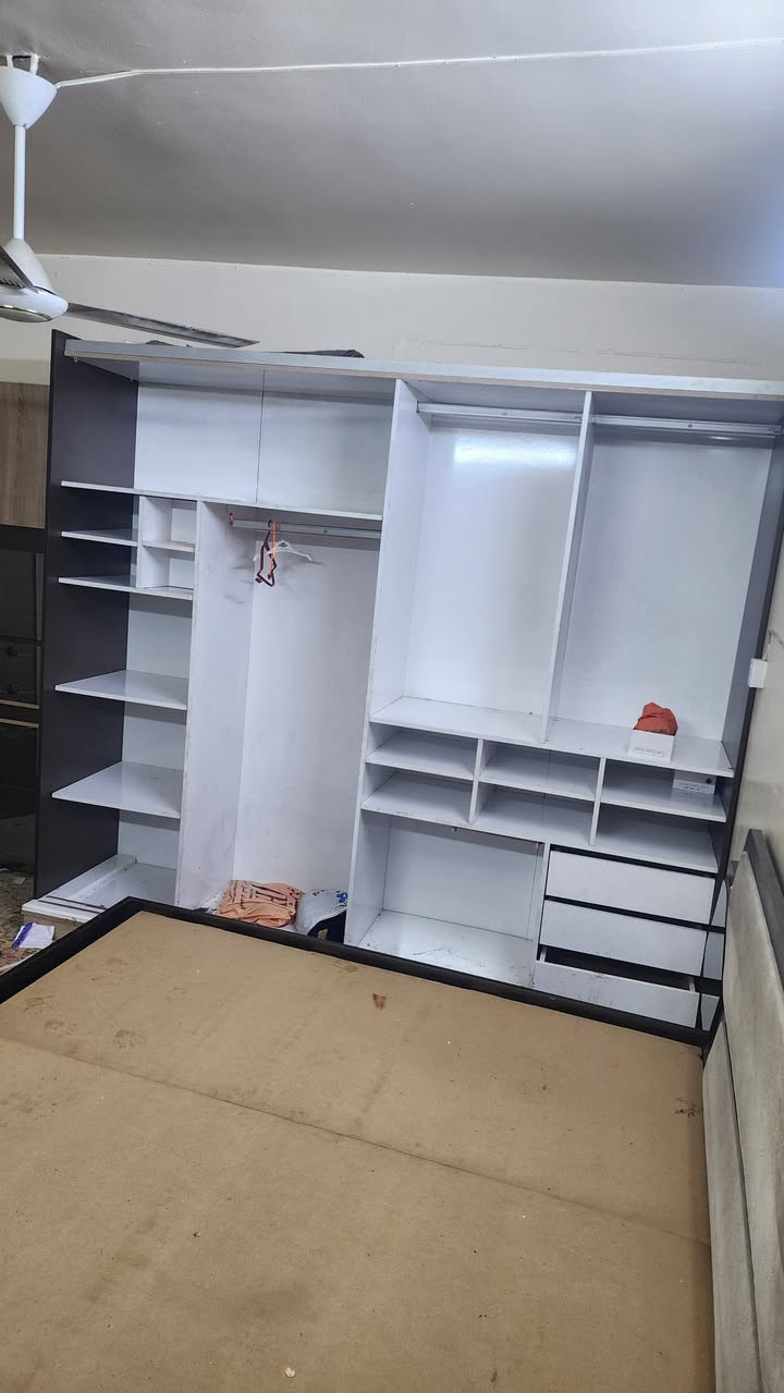 غرفه تركي 6 قطع
نظيف. مابي اي ضرر
السعر 350 الف نهايته
***********
