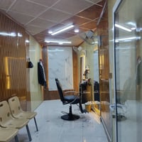 محل حلاقة • جاهز • للبيع
