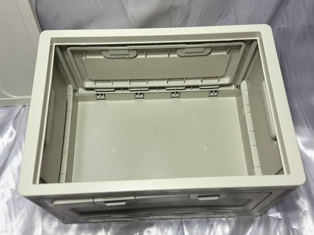 السلام عليكم
للبيع 

صندوق تخزين بلاستيكي قابل للطي للتخييم والسفر

• تصميم عملي وخفيف الوزن
• قابل للطي لتوفير المساحة
• مناسب للتخييم، السفر، وتنظيم الأدوات بالبيت
• مصنوع من مادة قوية مقاومة للرطوبة
• حجم مثالي لحمل الملابس أو الأدوات

اعلى سعر تم 

تواصل خاص او واتساب ***********
