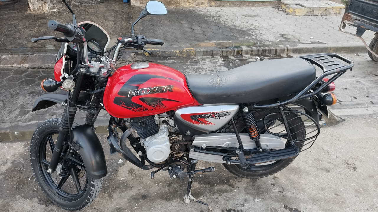 عليكم دراجه للبيع نوع بوكسر مديل 2022
‏
‏نضافه 70بل100 محرك مامفتوح ولا برغي بي رقم  
‏وسنويه تحويل ثاني يوم بيه نقص شغلات بصيطه دراجه 
‏مكاني نجف للتصال ع رقم *********** مامتواجد 
‏ع نت سعر خااااص
