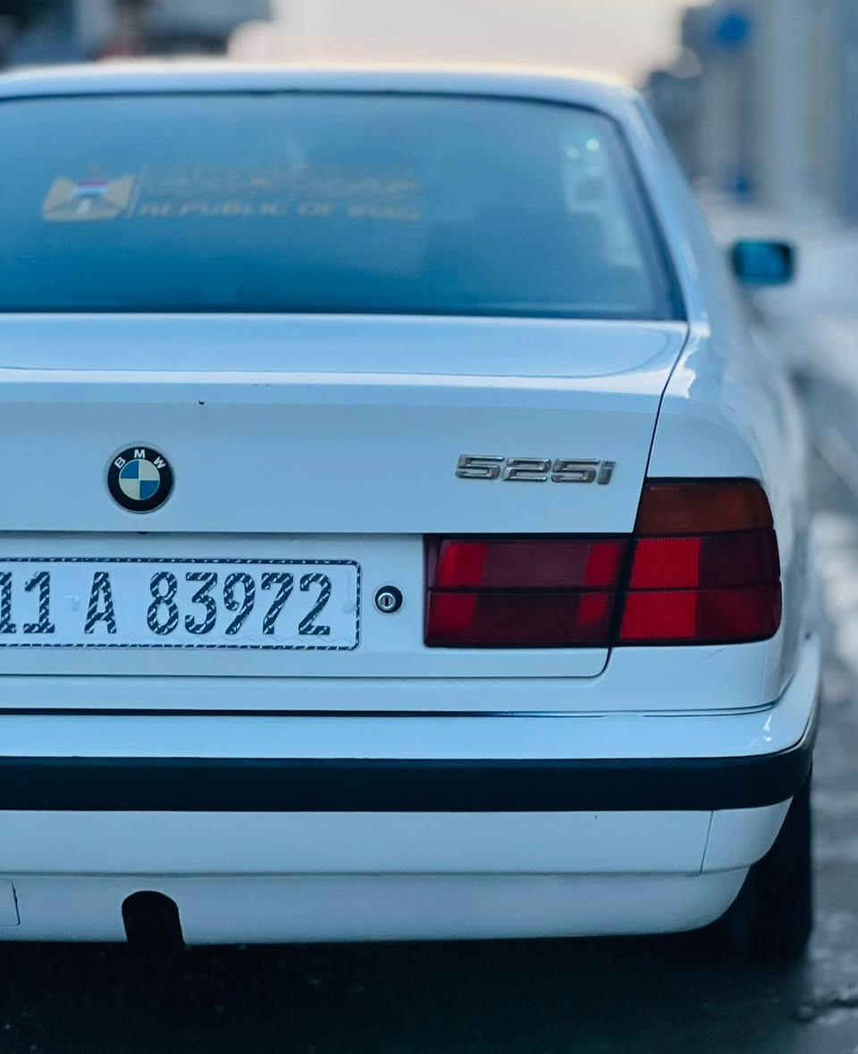 السلام عليكم 525 اصل
 مديل 1990 
صبغ احزام  بيها  السيارة
 من كلشي مكفوله   كفاله عامه 
من الكهربائية 
 و الضربه و طخه حجر صالنصا  بعدو عليها 
 مكينه فل اصل قبل شهر شاد المكينه حاويه 
(السعر )
تفاصيل ماسنجر و اتصال واتساب
***********
