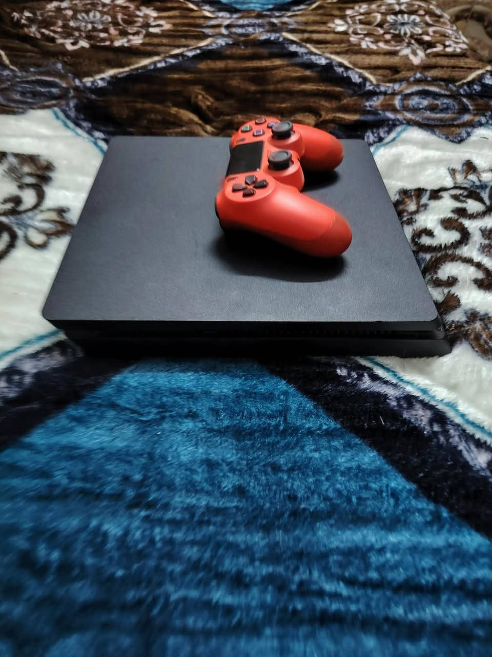 بلي ٤ اونلاين
بلي ٤ اونلاين 

مساحته ٥١٢gb

يجي وياه يدة وحده

 و كيبلhdmi

 و كيبل بور 

و اقراص هديه

الجهاز جدا نظيف و مستعمل قليل 

سعر ٢٥٠
للتواصل واتساب ***********
