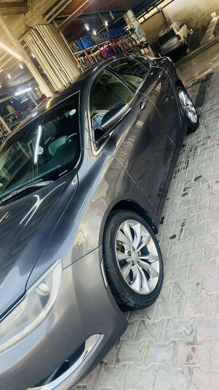 السلام عليكم
للبيع كرايسلر c200 2016 v6
وارد كندي عداد ٢٨٠
حادثها طعجة بجاملغ السكن + كلير بكندا
تبديل قبق جنطه نفس اللون .
#بدون ايرباك
تخم تاير جديد
ماشية 104 ميل قابل للزياده
المواصفات
- تو ويل مو فور ويل
- فتحة سقف (بانوراما)
- كراسي جلد تحكم كهرباء
- تدفئة كراسي و سترين
- سستم صوت مع مضخم الباين 
- تبريد قطعتين امامي خلفي + الامامي مناخين
- عينة دشبول C300 + شاشة اعطال كبيرة
- شاشة كبيرة لمس 
- بلوتوث
- دخول ذكي
- بصمة ابواب عدد ٢ 
- بصمة تشغيل
- تشغيل عن بعد
- تحكم ستيرن
- شفتات كير ستيرن
-سايد بريك بصمة
-كير ماوس
- اشاير بالمري
- كامرة خلفية دواره
- يدات باب نيكل
- ويل كب ١٨ 
- تراكشن
- تعتيم مرآة وسطية

مادري اذا بعد بيها مواصفات او لا 🤣 مجاي اتذكرهن كلهن. 

المهم السياره مواصفات ال C للاخير مال #جناي وحلوة 
صارلها اربع سنوات عندي.

السيارة مبرمجة مراوح يعني حماوة ماكو بعز ام الصيف  والتبريد ما يتسولف عنه  ثلج الحمد لله ومبرمج بوابات راديتر و السرعة مفتوحة

السياره متعوب عليها

السيارة رقم اربيل سنوية ل ٢٨ وباسمي تحويل او وكاله 
الي يعجبك
مكان السياره /النجف
***********
