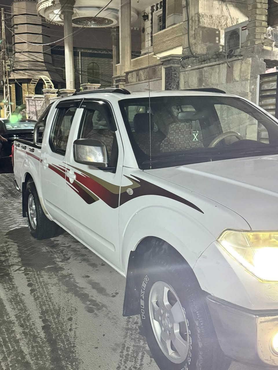 أسلام عليكم سيارة نيسان نيفارة 2012  السيارة جديدة مماشية هواي  مكان السيارة  بغداد  الاستفسار الرقم ***********
