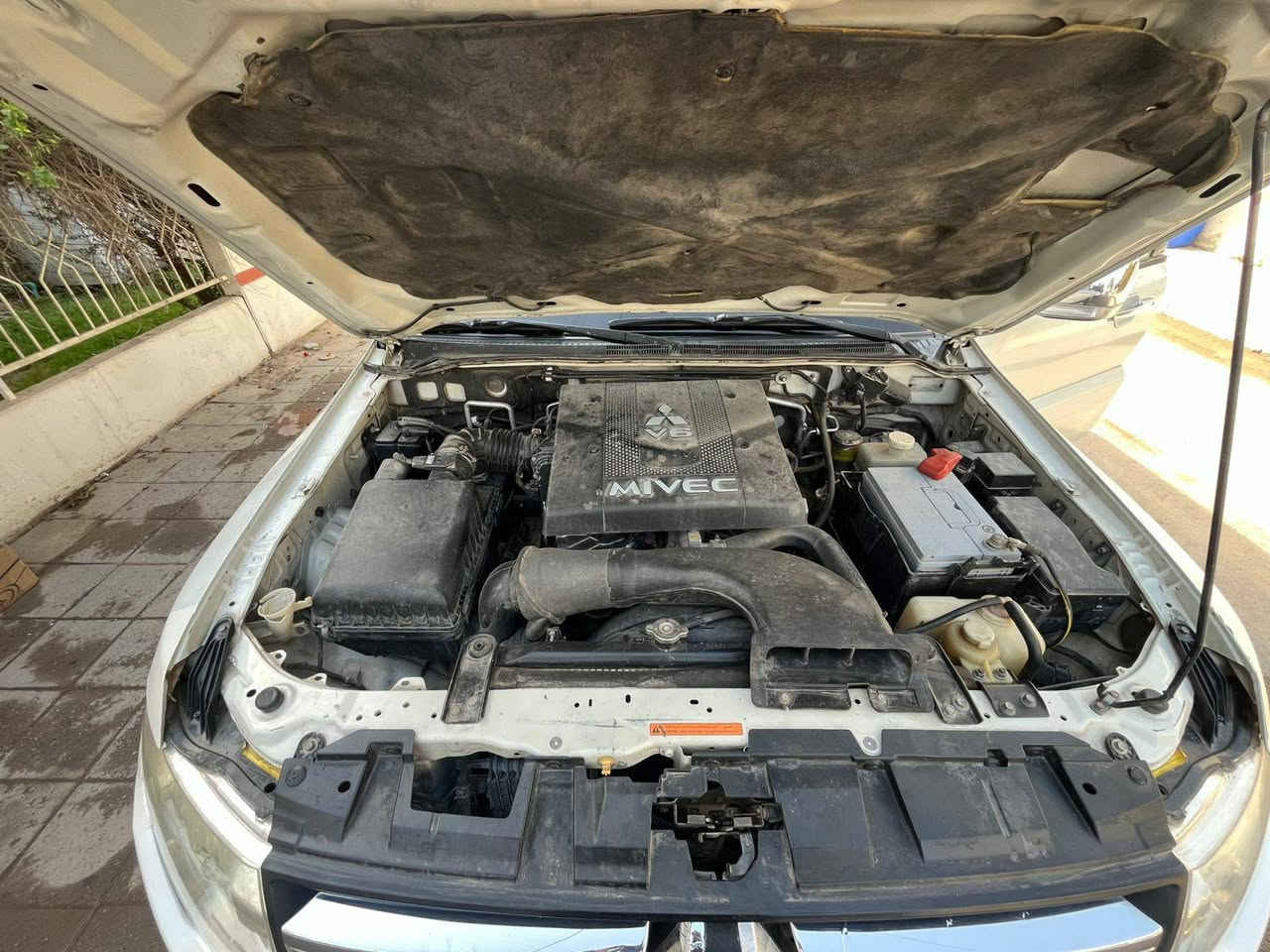 باجيرو 2008  بسيط حگ الجية 

فول مواصفات كفالة عامة ما عدة طخة صغيرة  بل جاملغ عكس السايق فقط 
محرك 3.800
مري شفط 
شاشة جديدة 
تحكم ستيرن 
تبريد و تدفئة بل كشنات 
كشنات كهرباء 
ثلاجة شغالة 
صدر امامي خلفي جديد
منضومة زنون 
فتحة بل سقف 
رقم اربيل الجديد 
لا توجد غرامات 
شرط التحويل ثاني يوم 
مكان السيارة بغداد تقاطع النهروان القرية النفطية 

غير متواجد على الفيس للاستفسار الاتصال على الرقم 

***********
