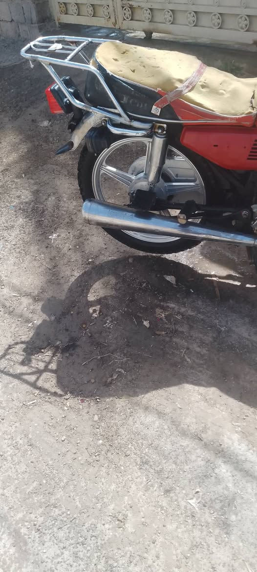 سلام عليكم..
ماطور سيفان للبيع نضيف وكامل مابي نقص. بس الكشن تعبان  كهربائات كله جديد 
موديل 2020   والسعر 400 وبي مجال خابر وتدلل  // التواصل  ‏‪***********‬‏
