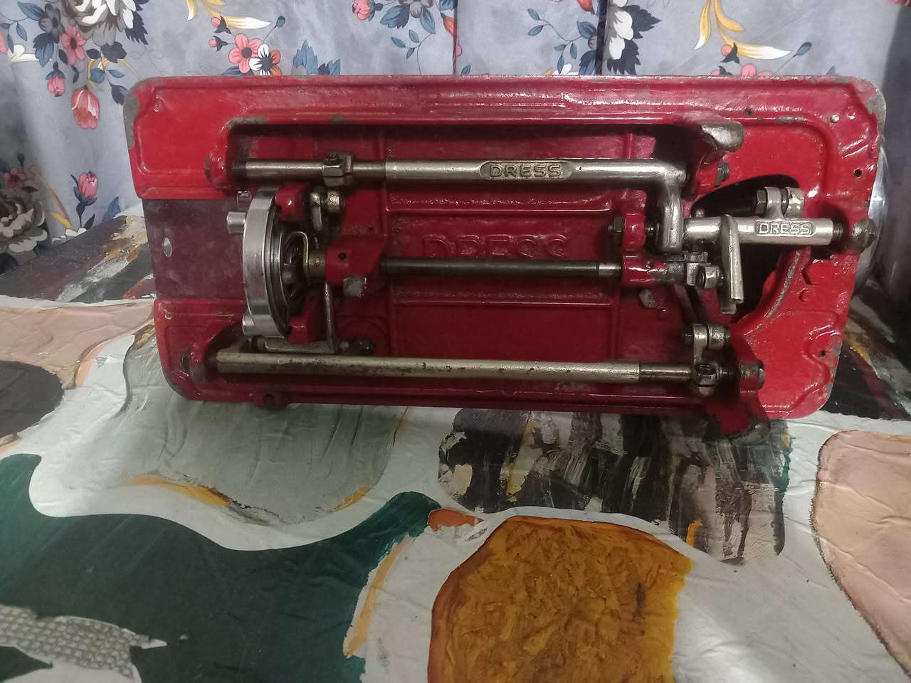 سلام عليكم مكينه خياطة نقصهه بس ماطور السعر ٣٥ مكان الدوره شارع ستين***********واتساب
