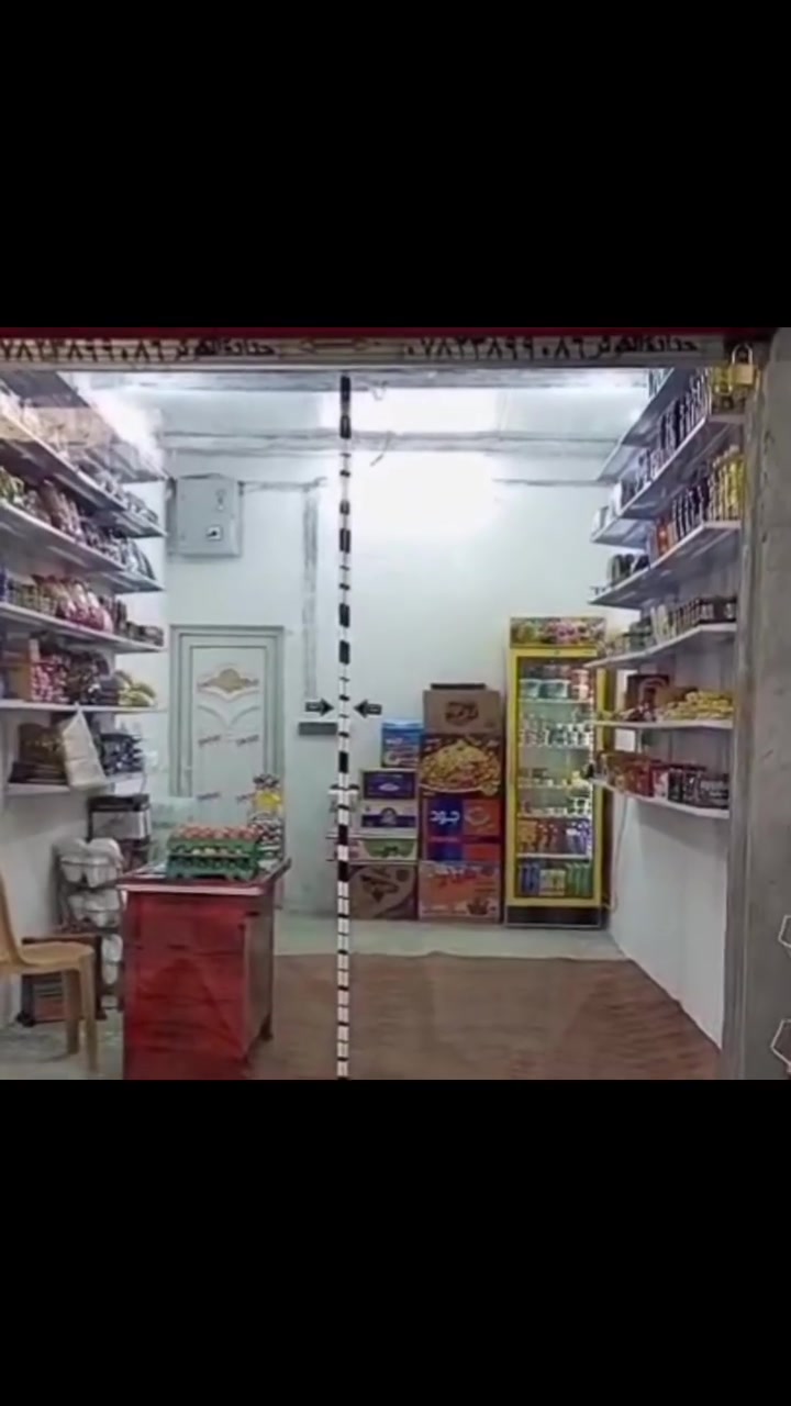 يتوفر برده ليلون سمك كيج 80 قياس العرض 4متر والطول 3 معه قواعد الخشب  للبيع يردهه يرسلني خاص او اتصال على الهاتف ***********
