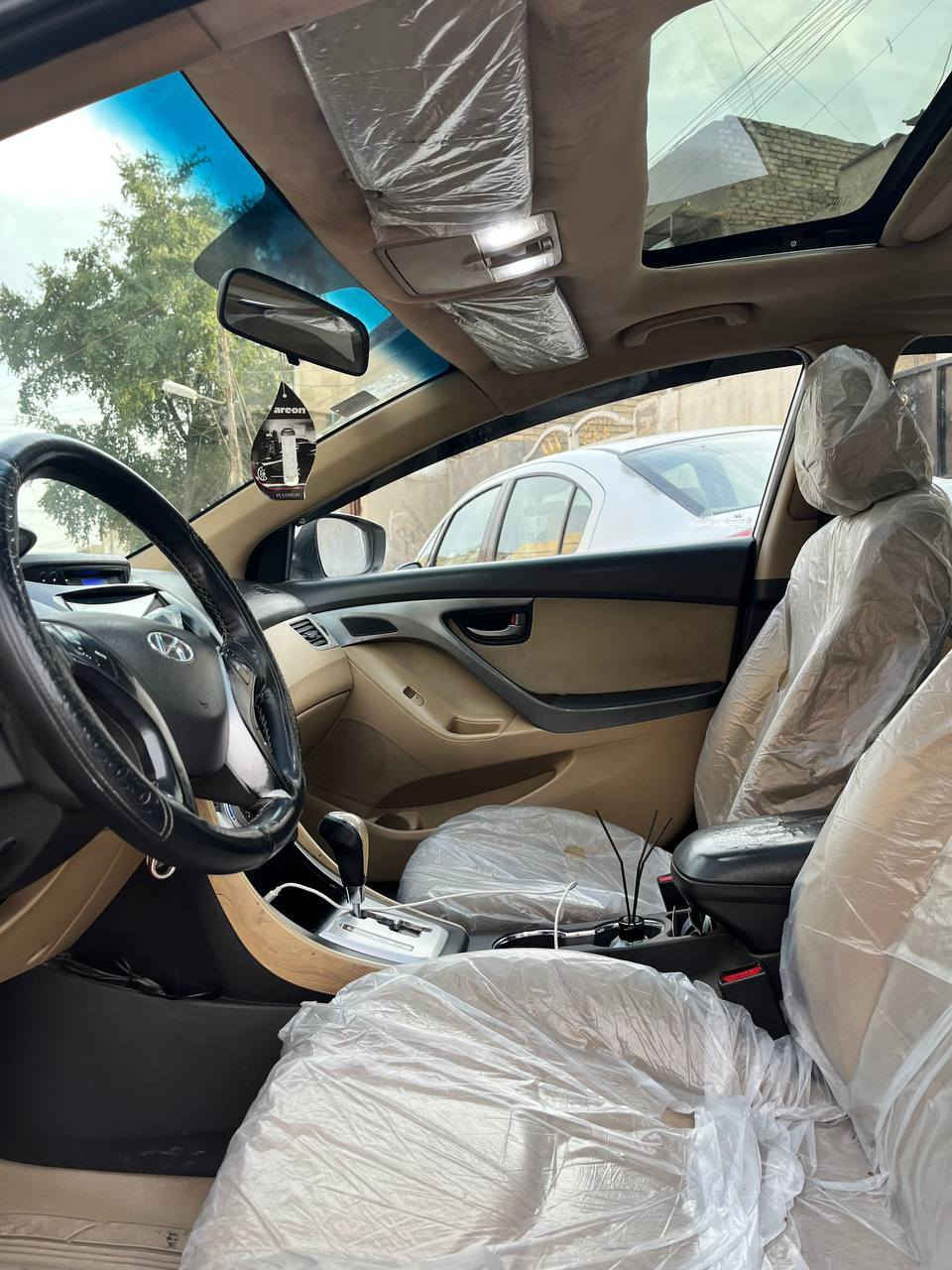 للبيع هونداي النترا. 2012خليجي
فول موصفات للأخير 1/1السياره حلوه ونصبتها تخبل ومابيها اي نقص كامله ✅ 
✅مكفوله من الصبغ والتبديل كفاله عامه فقط بيها جراد ب البنيد والقماره بدايه 
✅سلايد 
✅فتحه سقف 
✅مري تحكم كهرباء  
✅انظمه قياده ايكو سبورت 
✅داخل صاج 
✅هوايه موصفات بيها فول الفول 
✅مكينه. 2.0 دوش مامفتوحه شرط كارتونه شادها جديده مكينه وكير مكفولات✅ 
✅رقم بغداد مشروع وطني 
💰السعر   118 وبيها مجال للشراي وموجود واتساب 
☎️📞للاستفسار ***********وموجود واتساب اتصل وتدلل 
🏡العنوان بغداد حي الاعلام
