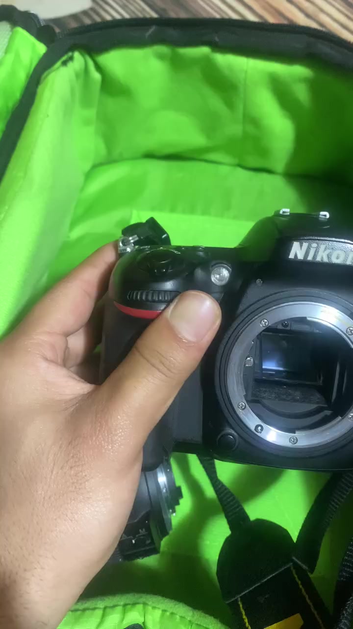 السلام عليكم 
عندي كامره 7200  الشتر مالتهه 24474k  كلشي بيهه شغال نقل الصور عن طريق ال wi-fi   وياهه  العدسه 140-18  و گريب وشاحنه عدد 2 و وبطاريه  عدد 1 بالجديد الفلاش من اطك صوره  ضواه قوي بس   وجنطه هم وياهه والستاند ماا كامره 3100 اذا تريده هم وياهه وكذالك ال godox 
رايدهه 550 قفلهه


**إذا كنت صاحب هذا الإعلان وتريد حذفه لأي سبب، رجاءا أرسل رسالة إلى الدعم الفني**